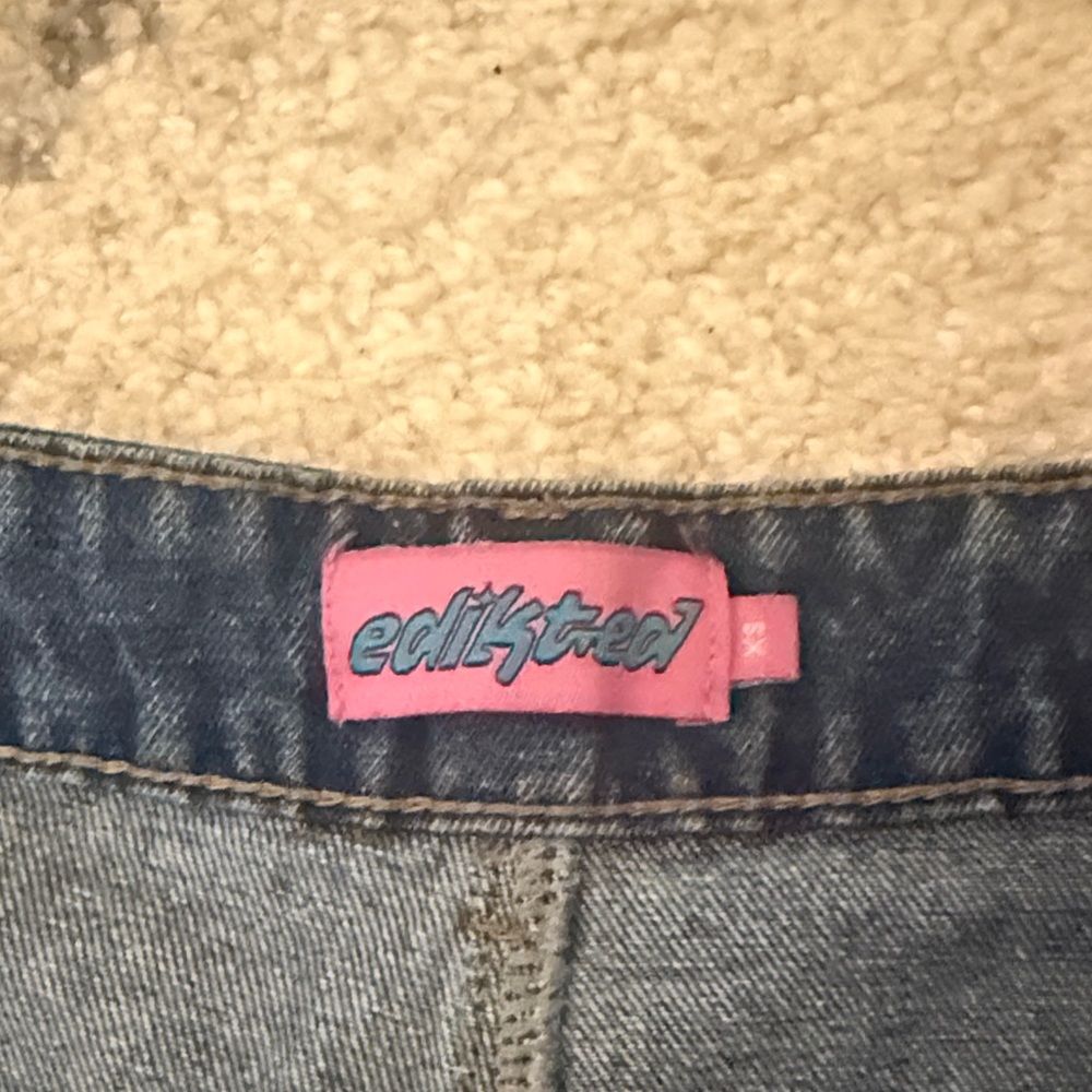 Petite Raelynn Washed Low Rise Jeans - Picture 3 of 4